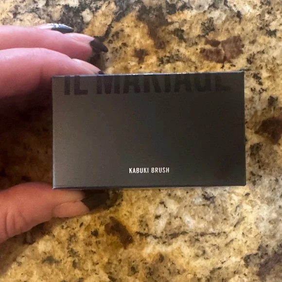 IL MAKIAGE Sleek Black Makeup Brush Set - Picture 5 of 6